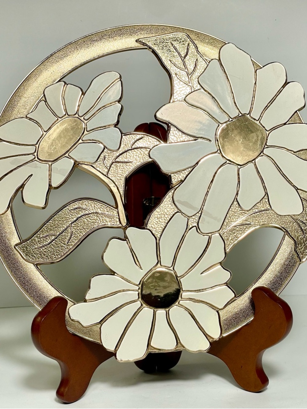 Vintage WM. A. Rogers LTD.  Daisy Flowers Trivet
